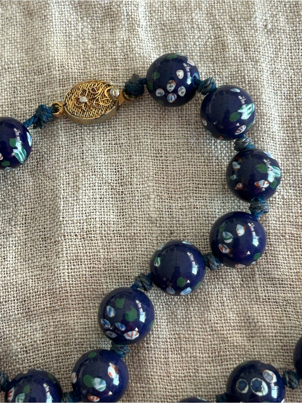 CHINESE VINTAGE BLUE HAND PAINTED PORCELAIN KNOTTED NECKLACE 24” WITH CLASP - Picture 8 of 8